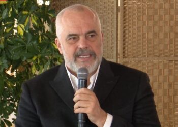 “Do nxirrnim 95 mijë të papunë brenda 1 muaji me një faturë”/ Rama: Heqjen e taksës së karburantit e duan foltoret e fallxhoret që morën…