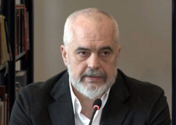 Në Tiranë dhe Vlorë dy subjekte nuk respektojnë çmimin/ Rama: Nga java tjetër hyn në fuqi sekuestrimi në vend i çdo pike karburanti që…