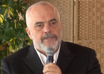 “S’kam parë asnjë makinë prej vendit të varfër”/ Rama zbulon çfarë i ka thënë ish-kryeministri i Suedisë: Qesha dhe i thashë kemi vështirësira