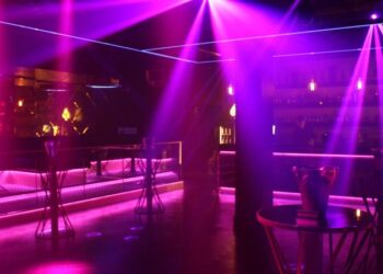 Eskortat e Tiranës janë kudo…dhe burrat e pasur që bashkohen në shtrat me vajza studente!