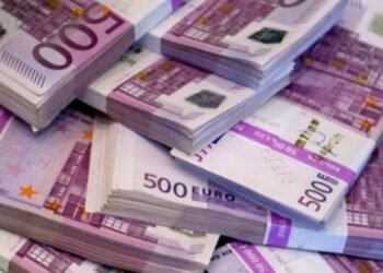 Vodhi për 10 vite rreth 1 milionë euro të 25 klientëve, në pranga ish-drejtori i bankës në Bilisht