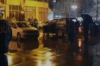 FOTO/ Kush është shenjestra që u qëllua me breshëri kallashnikovi?! Makina gjendet në Ujin e Ftohtë