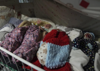 Realitet i trishtë! Nuk i mbajnë dot prej luftës, braktisen tre foshnja në bodrume në Mariupol
