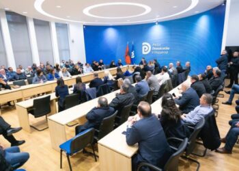 Emrat/ Nga Duma, Gjekmarkaj e deri te Pampuri, ja 14 deputetët që bojkotuan Bashën në mbledhjen e grupit të PD