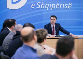DEBATI I PLOTË/ Çfarë ndodhi sot tek PD-ja? Të ‘besuarit’ i kërkojnë dorëheqjen, Basha shmanget sërish