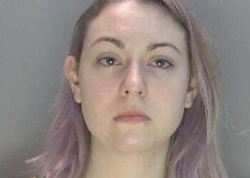 Bëri seks me nxënësin në parkingun e një supermarketi, mësuesja e pëson. Ja me sa vite burg e dënoi gjykata