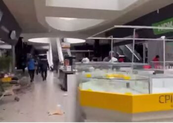 Tmerri i Mariupol/ Banorët të rrethuar bastisin dyqanet. Rusët nuk e respektojnë armëpushimin!