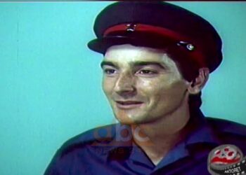 Aktori Karafil Shena tregon jetën e tij, nga fitorja në Akademinë e Arteve tek emigrimi në Greqi