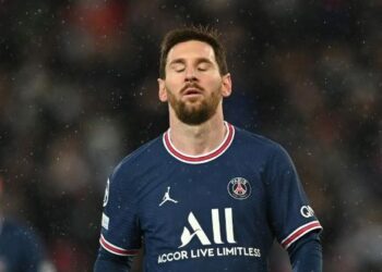 Dëmi 1 miliard euro/ Tifozët e PSG-së shpërthejnë ndaj Messit: Shporru te Barça, një pensionist që erdhi në Paris