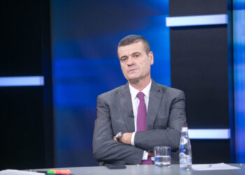 “Slogani i ‘Foltores’, shumë i bukur, por jo i sinqertë”/ Patozi: PD në rast se s’bashkohet e ndryshuar, më mirë të rrijë në disa pjesë sepse…