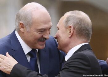 “Është më në formë se kurrë”/ Lukashenko mbron Putinin: Eshtë shumë mirë. Perëndimi duhet ta heqë nga koka këtë marrëzi!