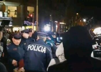 Protesta për çmimet/ Policia paralajmëron: Ndalni bllokimin e rrugëve! Nuk tolerojmë, do përballeni me forcën e ligjit