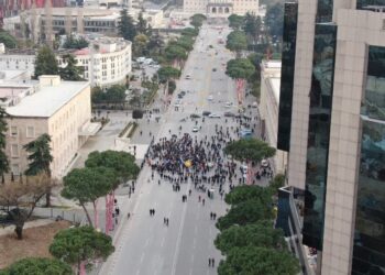 FOTO/ Pamjet nga lart, “rrudhet” protesta: Ja pjesëmarrja sot në tubimin për çmimet