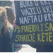 FOTO/ “Miellin e serbit hajeni vetë” – Mesazhet e protestuesve para kryeministrisë: Ta harrojë Rama se ne do largohemi sot nga sheshi