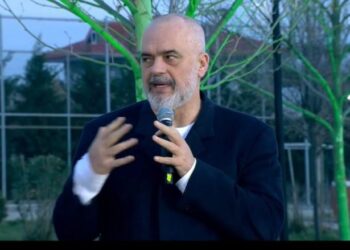 Rama takim me të rinjtë e Rrogozhinës: Të nxjerrim një mësim nga lufta në Ukrainë…