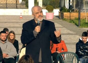 Rama ironizon Berishën e Bashën: Njëri do që të kthehet, tjetri s’do të ikë! Lufta është gjetkë, por kur dëgjon sharjet e shpifjet këtu, duket se është afër!