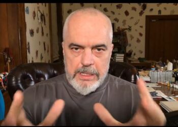 “Këtu bëhet fjalë për Luftën e III Botërore, disa persona kanë hallin tim”/ Rama: I shqetësuar jo për naftën, por për produktet e shportës