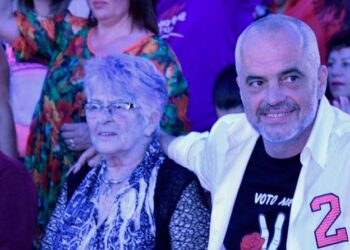 8 Marsi / “Janë lulet më të bukura në botë”, Rama: Uroj nënën time në qiell dhe…