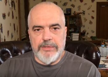 Rama ‘bezdiset’ nga koncerti: Dëgjoj zhurmë, nuk e di kush është Malumja