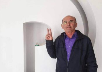 “Lutjet e fitores nga Shna Ndou”/ Roja e PD: Sot erdhën dy zonja nga Kisha e Laçit dhe ndezën një qiri për mbarësinë e partisë