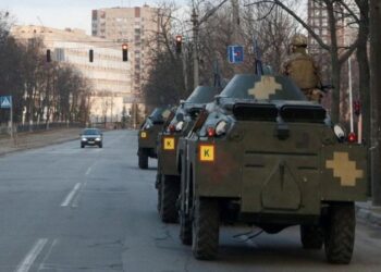 Rrëmbehet kryebashkiaku i Melitopolit/ Zyrtari ukrainas: 10 rusë i vendosën qese në kokë, po shpërndante ushqime