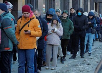 FOTOT/ Pushtimi i Ukrainës: Ja si rusët po përjetojnë pasojat e rënda të sanksioneve ndërkombëtare. Radhë…!