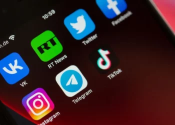 Rusia bllokon Facebook