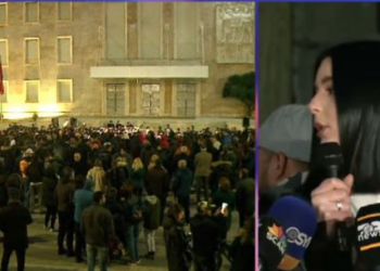 “Ne kryeministër të falenderojmë për…”/ Protestuesit i heqin mikrofonin studentes: Kush të pruri mi Edi Rama, të dalçin trutë
