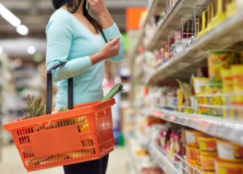 Importuesit qetësojnë shqiptarët, furnizimet me ushqime dhe miell nuk do të mungojnë