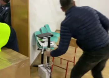 Vorë, teknologjia vonon procesin/ Të moshuarit vështirësi me paisjet, shkak edhe ndryshimi i komisionereve