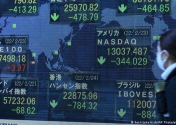 Kriza/ Lufta në Ukrainë dhe sanksionet ndaj Rusisë ‘trondisin’ tregjet e financave, asgjë s’do jetë më si më parë