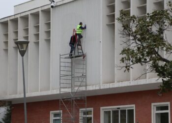 Me ‘dorë’ të hekurt/ ‘Rithemelimi’ merr kontrollin e grupit të Whatsapp të PD! Berisha heq logon e Bashës nga selia blu