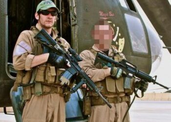 “Putini, si Hitleri që sulmon Evropën”/ Ushtarakë në pension e shtetas britanikë nisen drejt Ukrainës për të luftuar kundër rusëve