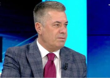 “Shikonim hijen, jo kryetarin”/ Vangjeli për dorëheqjen e Bashës: Mbylli derën me përplasje, kishte një çelës në xhep për t’u rikthyer nesër