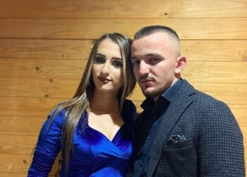 Tronditëse! Dy nga viktimat e aksidentit në Thumanë sapo ishin fejuar. Kush ishin këngëtari dhe adoleshentja…