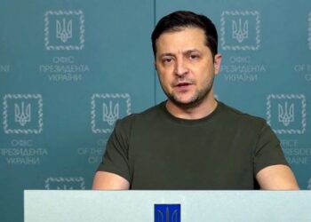 Presidenti Zelenskyy i bën apel vendit, madje edhe banorëve të Donbasit: Ky është shansi për të jetuar. Dilni luftoni! Mbroni jetën tuaj, ndryshe do ua marrë Rusia! (Video)