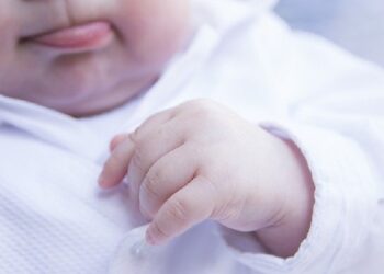 E pazakontë! E reja shkon me urgjencë në QSUT, sjell në jetë foshnjen e saj në tualetin e spitalit