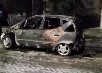Shkrumbohet makina e policit në Shkodër, dyshohet për zjarrvënie të qëllimshme
