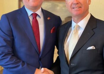 Deputeti i PD-së, Gjekmarkaj takon Kongresmenin e Alabamës, Anderholt, flitet për krizën e opozitës shqiptare