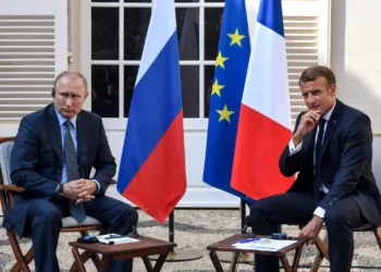 “Do negocionit me Hitlerin?”/ Kryeministri polak akuzon Macron pas takimit me Putin: Mjaft me këtë lojë!