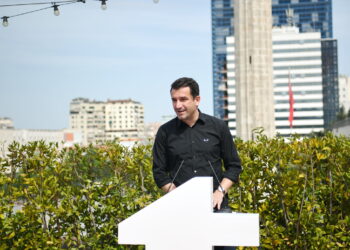 Veliaj për akuzën e Tabakut në parlament: “Në kohën tuaj uji shërbehej me sapllake, sot Ujësjellësi i Tiranës është si dita me natën”
