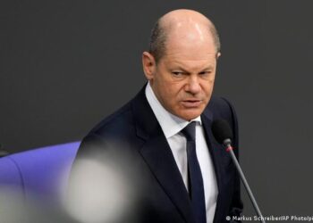 “Rusia të mos e fitojë këtë luftë”/ Kancelari gjerman: I gatshëm për furnizime të reja me armë në Ukrainë!