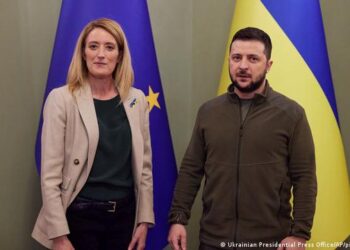 “Luftë e paligjshme”/ Presidentja e Parlamentit të BE-së në Kievin jep premtimin e madh: Do i ndërtojmë ne qytetet e shkatërruara!
