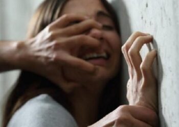 Greqi/ E dhunonte me djegje dhe e abuzonte seksualisht të bijën 10-vjeçare…
