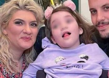 Nëna që vrau 3 vajzat në Greqi/ Kush ishte “miku” i familjes me të cilin kishte lidhje të fshehtë