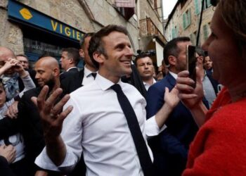 Për herë të dytë në karrigen e Presidentit, cili është lideri politik që Macron mori në telefon