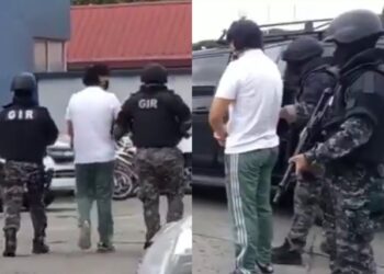 VIDEO: Arrestimi i shqiptarit më të rrezikshëm në Ekuador, me pranga në duar dhe i rrethuar nga policë të armatosur
