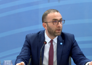 Bardhi ironizon Kuvendin e Berishës: Nuk dashkan Rithemelimin, por Riciklimin!
