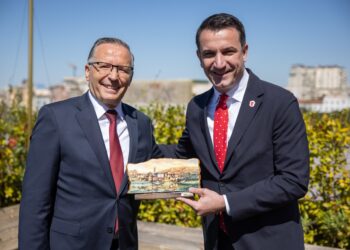 Kreu i Komunës së Mitrovicës së Jugut pritet nga Veliaj: Mburremi me Tiranën!