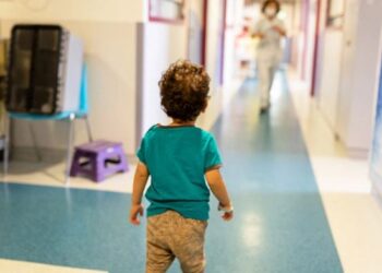 Shfaqet një tjetër virus/ Bota ‘e kërcënuar’, fëmijët më të rrezikuarit nga sëmundja që prek mëlçinë